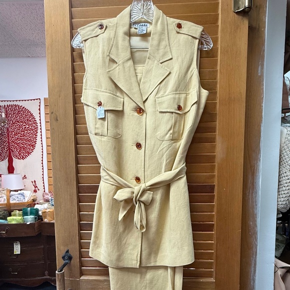NY Sake Women's Yellow Linen Sleeveless Suit (Top & Pants) Size: 6 & 10, EUC - Picture 1 of 6